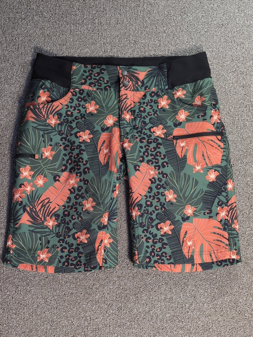 Shredly Floral Mountain Bike Shorts Size 6 in Green/Orange Tropical Cycling